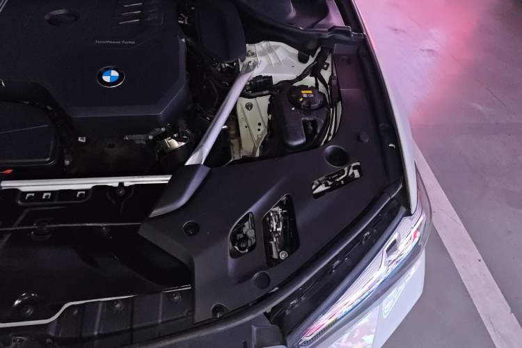 Used BMW 5 Series 2022 525Li M Sport Package Engine Bay Left