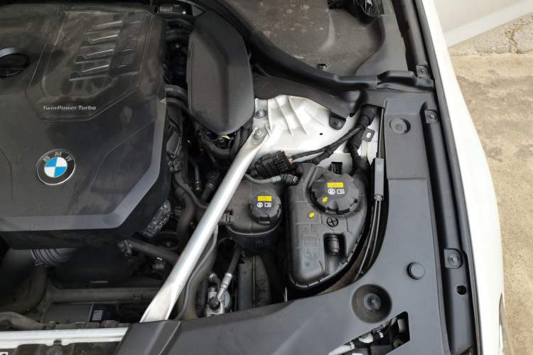 Used BMW 5 Series 2022 Second Facelift 530Li xDrive M Sport Package Engine Bay Left