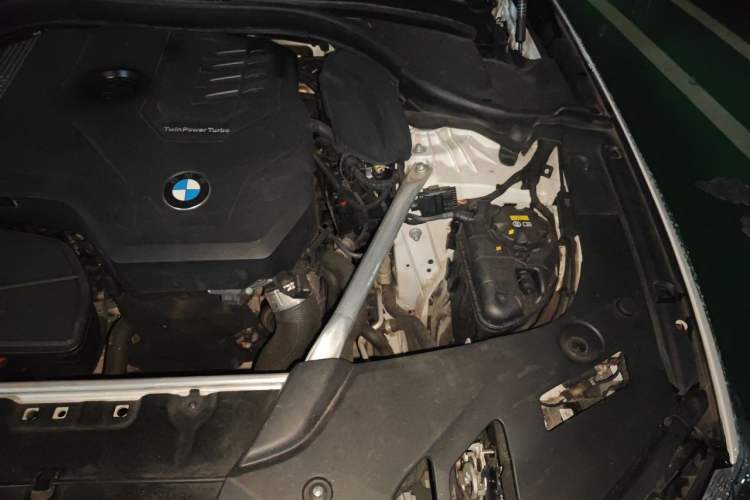Used BMW 5 Series 2022 525Li M Sport Package Engine Bay Left