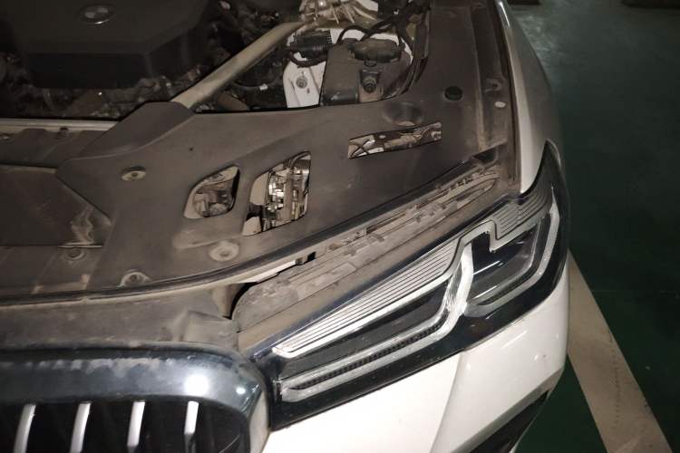 Used BMW 5 Series 2022 525Li M Sport Package Engine Bay Left