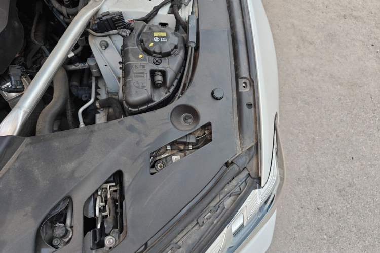 Used BMW 5 Series 2022 Second Facelift 525Li M Sport Package Engine Bay Left