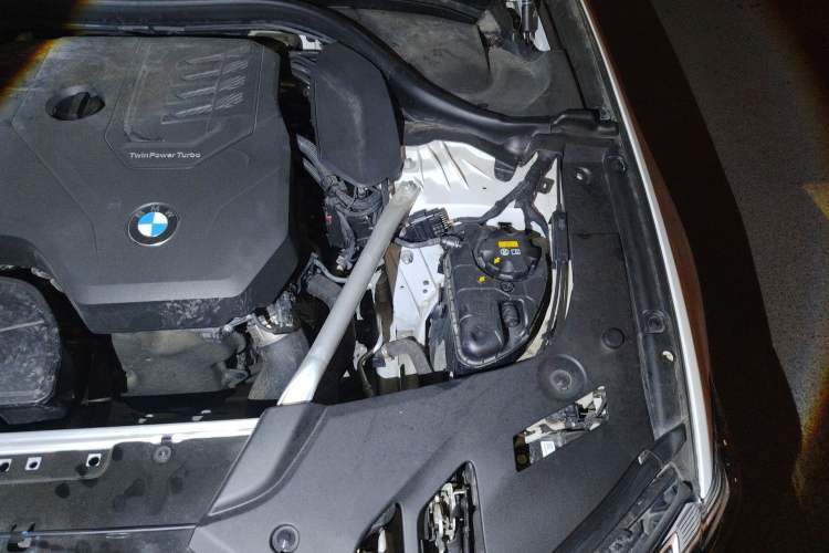 Used BMW 5 Series 2022 Second Facelift 525Li M Sport Package Engine Bay Left