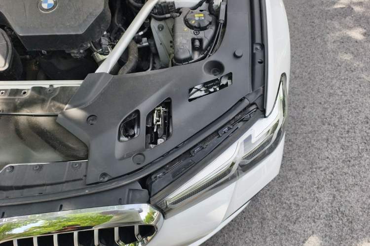Used BMW 5 Series 2022 Second Facelift 525Li M Sport Package Engine Bay Left