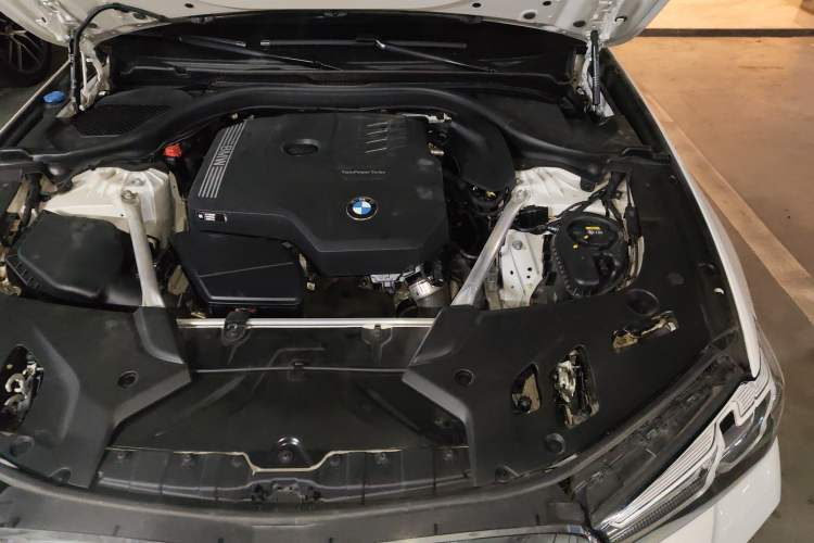 Used BMW 5 Series 2022 Second Facelift 525i M Sport Package Engine Bay Left