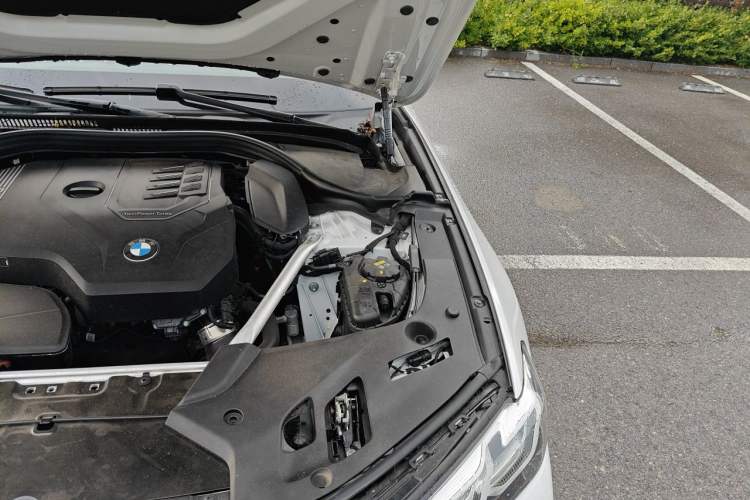 Used BMW 5 Series 2022 Restyled 525Li M Sport Package Engine Bay Left