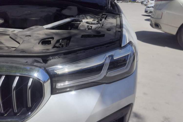 Used BMW 5 Series 2022 Second Facelift 525Li M Sport Package Engine Bay Left