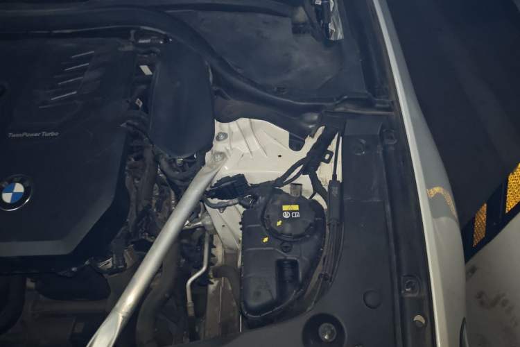 Used BMW 5 Series 2022 Restyled 525Li M Sport Package Engine Bay Left