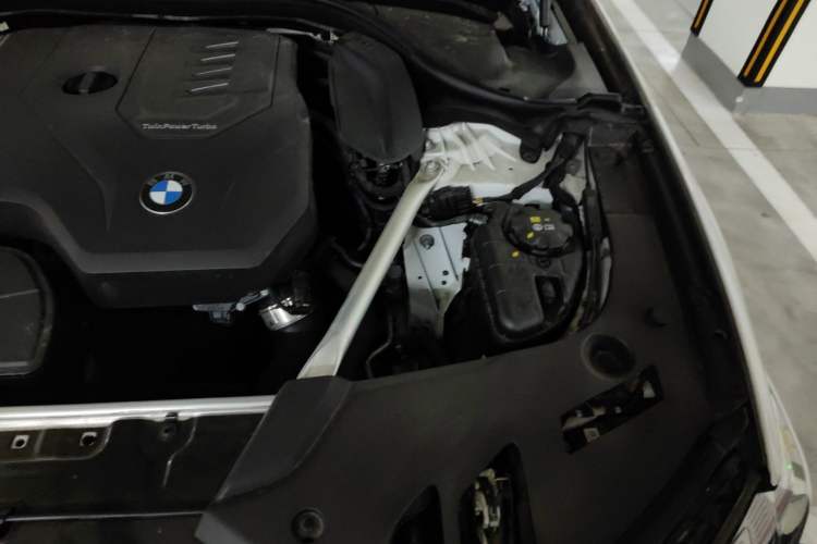 Used BMW 5 Series 2022 Restyled 525Li M Sport Package Engine Bay Left