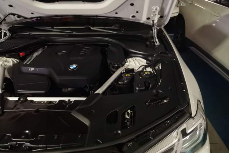 Used BMW 5 Series 2022 530Li Luxury Edition M Sport Package Engine Bay Left