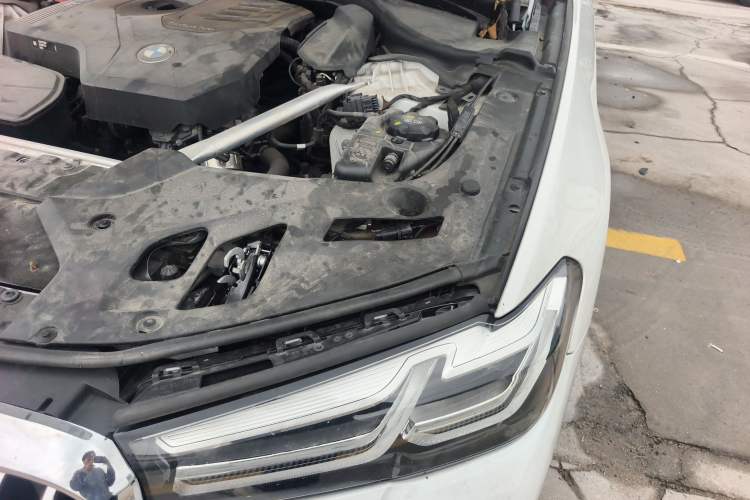 Used BMW 5 Series 2022 Second Facelift 525Li M Sport Package Engine Bay Left