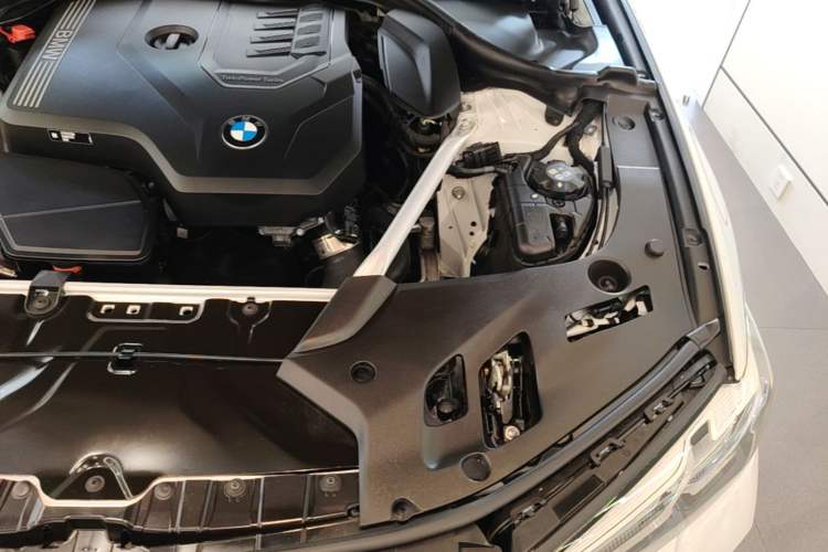 Used BMW 5 Series 2022 Second Facelift 525Li M Sport Package Engine Bay Left