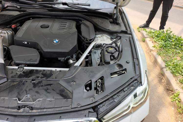 Used BMW 5 Series 2022 Restyled 525i M Sport Package Engine Bay Left