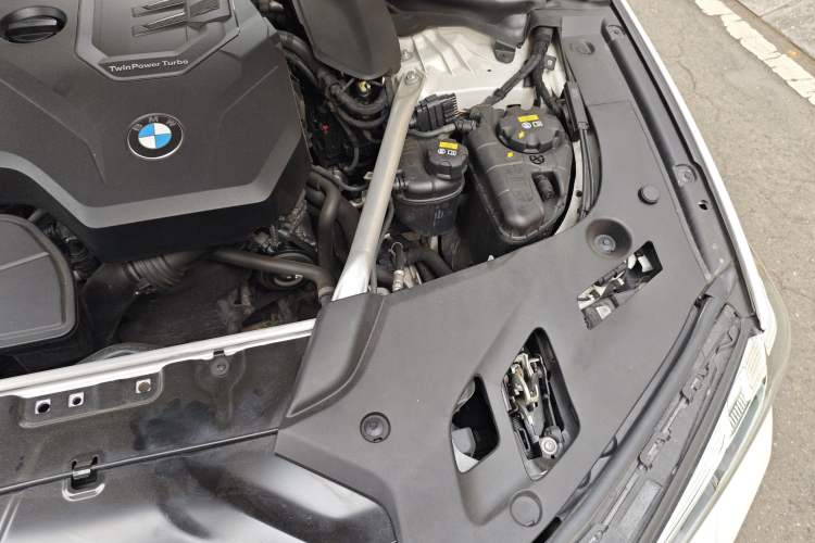 Used BMW 5 Series 2022 Revised Version 3 530Li Luxury Edition M Sport Package Engine Bay Left