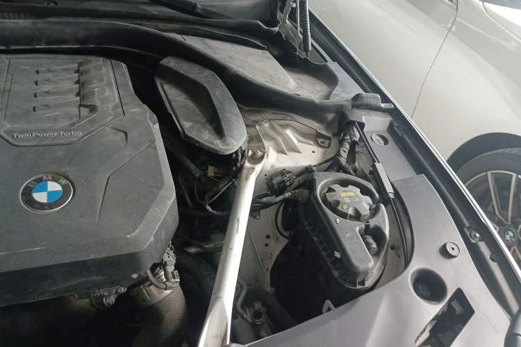 Used BMW 5 Series 2022 Second Facelift 525Li Luxury Package Engine Bay Left