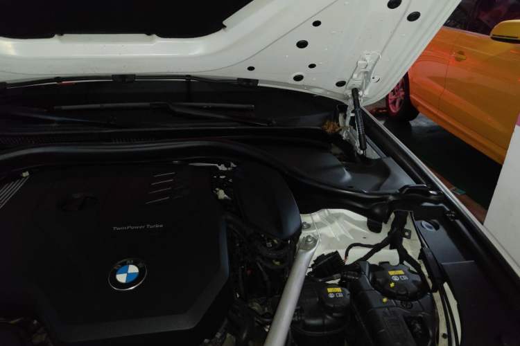 Used BMW 5 Series 2022 530Li Luxury Edition M Sport Package Engine Bay Left