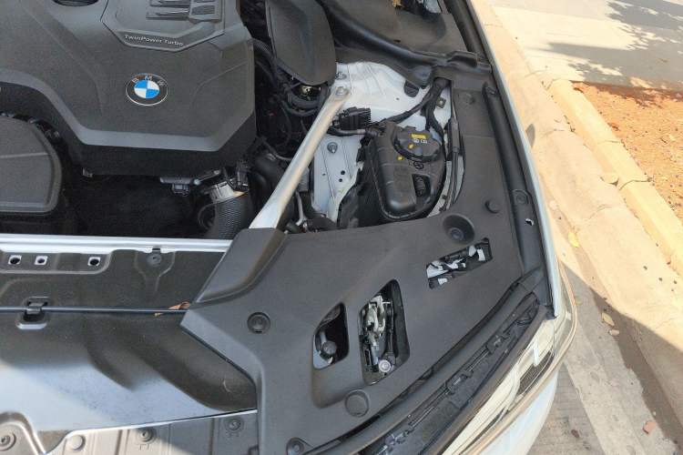 Used BMW 5 Series 2022 525Li Luxury Package Engine Bay Left