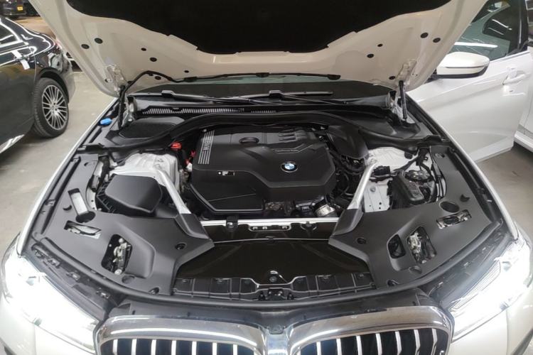 Used BMW 5 Series 2022 Second Facelift 525Li M Sport Package Engine Bay