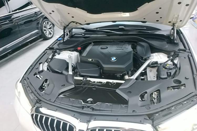 Used BMW 5 Series 2022 Second Facelift 525Li M Sport Package Engine Bay