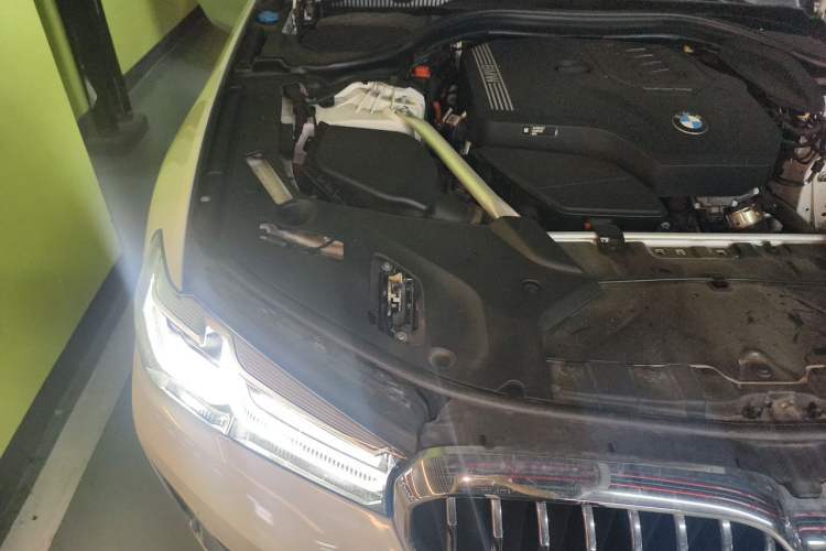 Used BMW 5 Series 2022 525Li Luxury Package Engine Bay Right