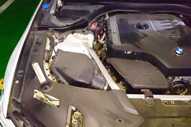 Used BMW 5 Series 2022 Second Facelift 525Li M Sport Package Engine Bay Right