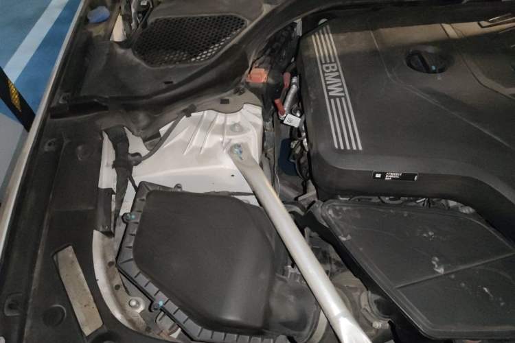 Used BMW 5 Series 2022 525Li M Sport Package Engine Bay Right