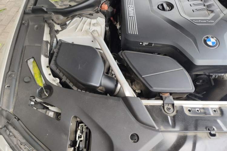 Used BMW 5 Series 2022 Restyled 525Li M Sport Package Engine Bay Right