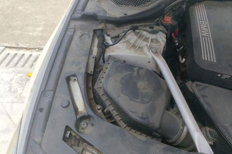 Used BMW 5 Series 2022 525Li M Sport Package Engine Bay Right