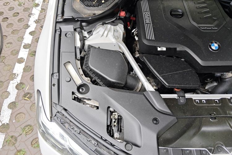 Used BMW 5 Series 2022 Second Facelift 525Li Luxury Package Engine Bay Right