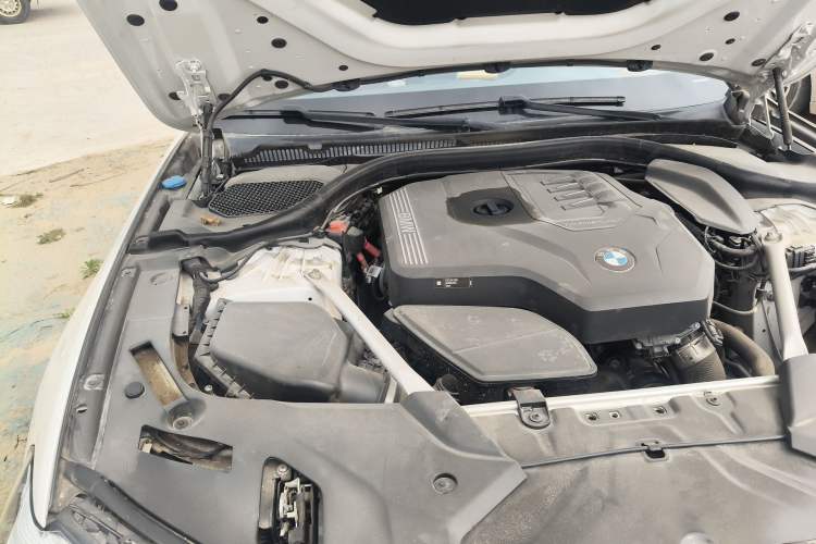 Used BMW 5 Series 2022 525Li M Sport Package Engine Bay Right