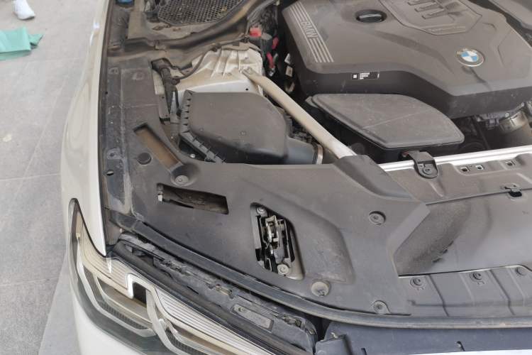 Used BMW 5 Series 2022 Restyled 525Li Luxury Package Engine Bay Right