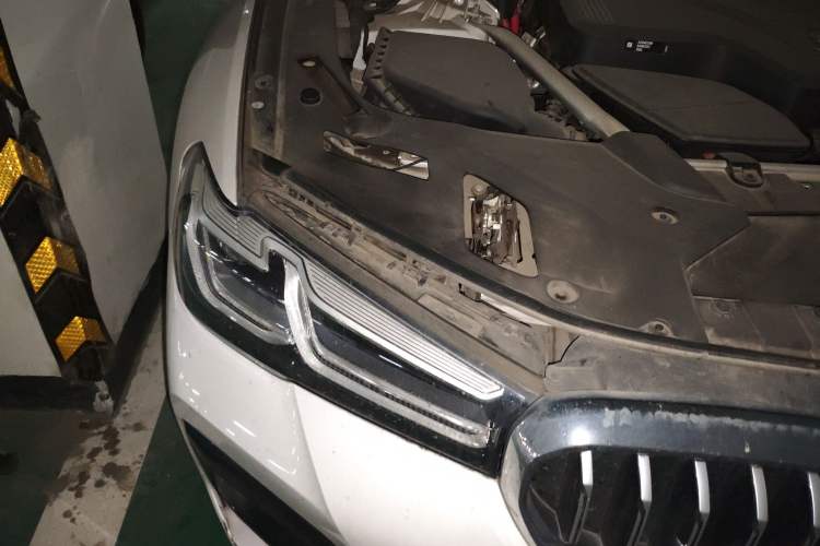 Used BMW 5 Series 2022 525Li M Sport Package Engine Bay Right