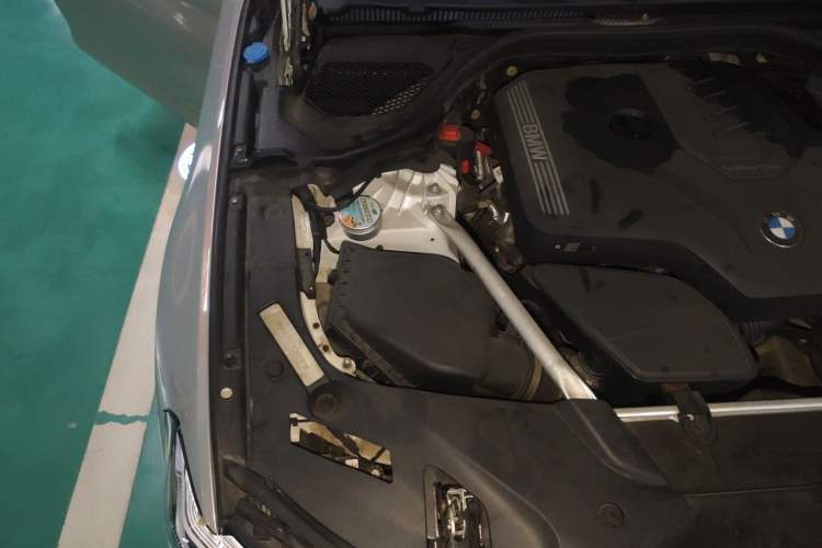 Used BMW 5 Series 2022 530i M Sport Package Engine Bay Right