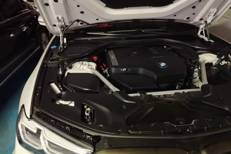 Used BMW 5 Series 2022 530Li Luxury Edition M Sport Package Engine Bay Right