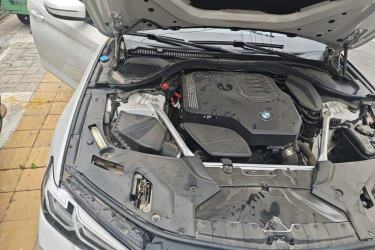 Used BMW 5 Series 2022 Second Facelift 525Li M Sport Package Engine Bay Right