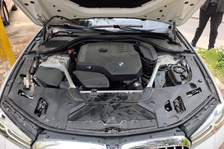 Used BMW 5 Series 2022 Restyled 525i M Sport Package Engine Bay
