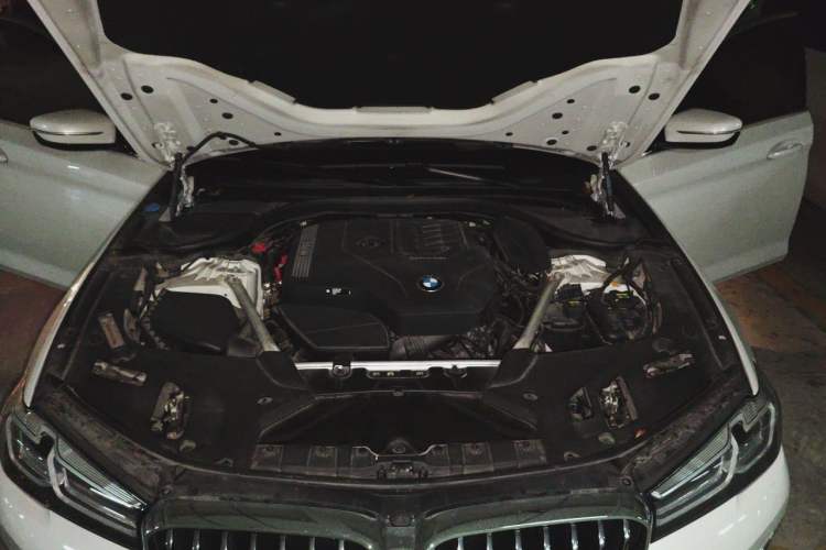 Used BMW 5 Series 2022 Second Facelift 530Li Leading Edition Luxury Package Engine Bay