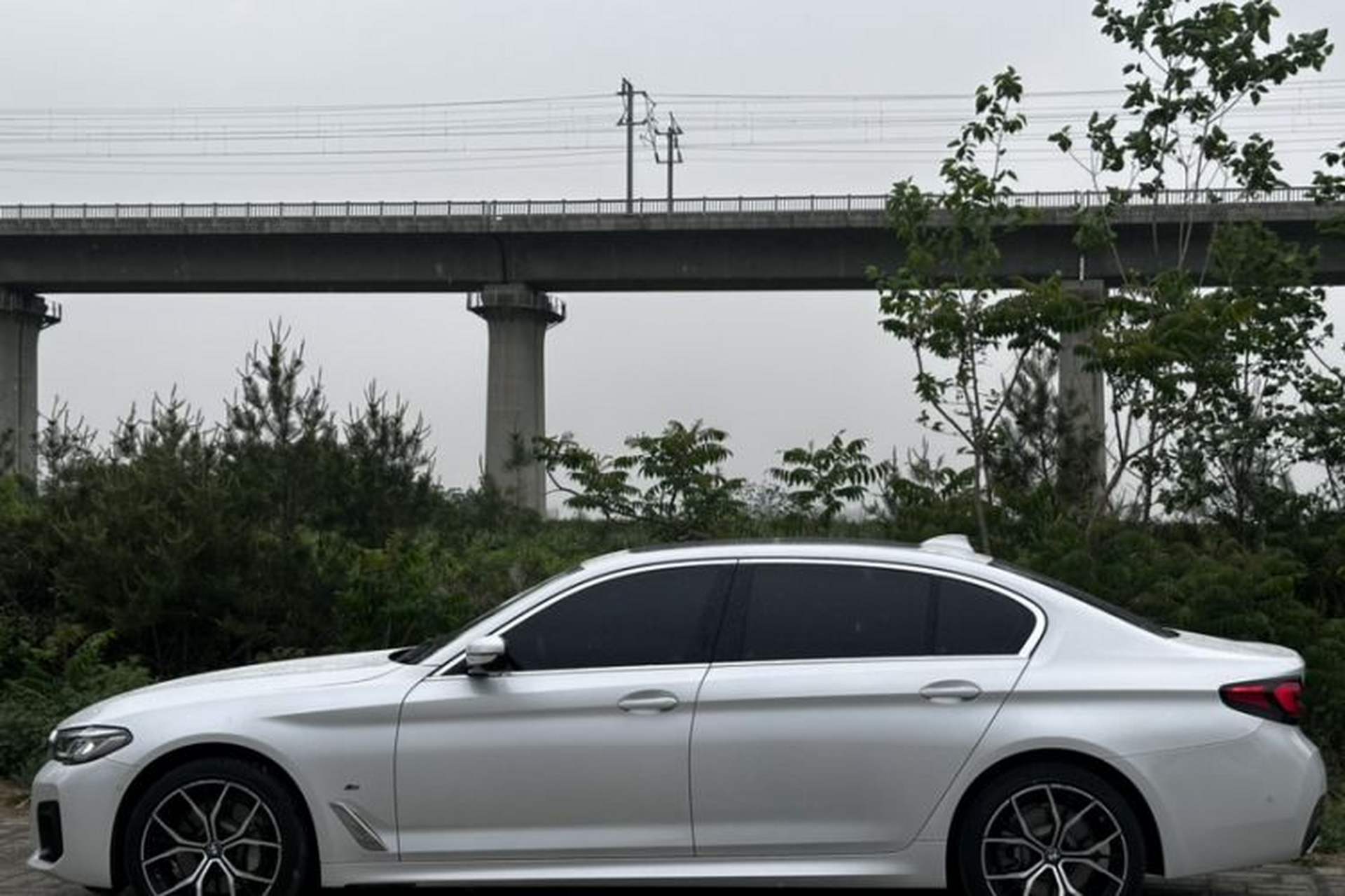 Used BMW 5 Series 2022 Restyled 530Li Leading Edition M Sport Package Exterior 1