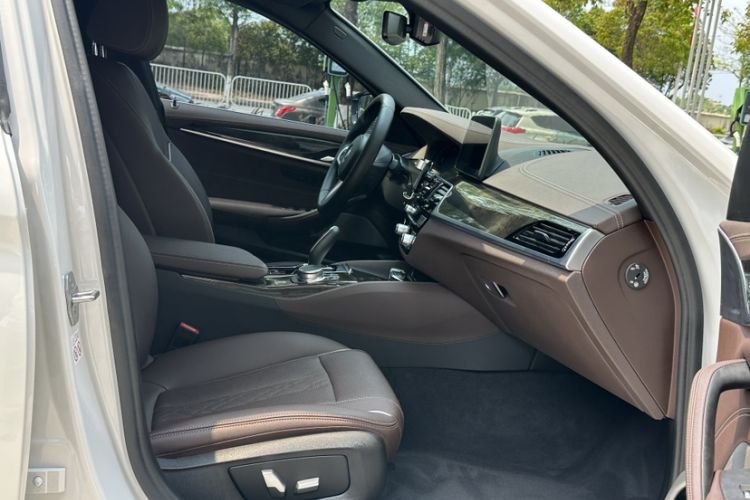 Used BMW 5 Series 2022 Restyled 525Li M Sport Package Exterior 10
