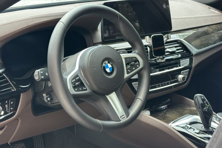 Used BMW 5 Series 2022 Restyled 525Li M Sport Package Exterior 11