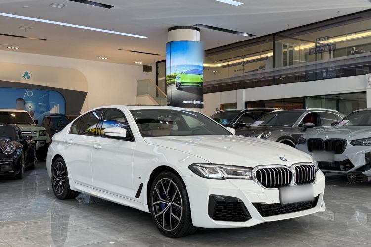Used BMW 5 Series 2022 Restyled 540i Luxury Edition M Sport Package Exterior 2