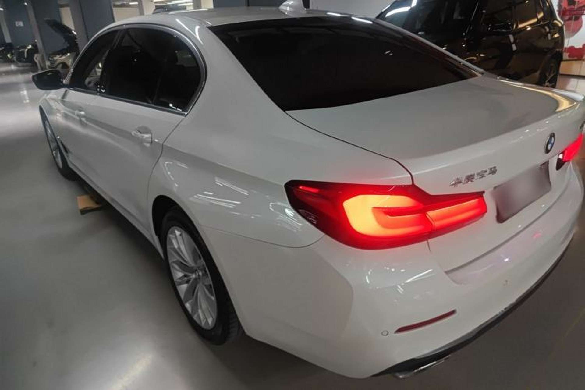 Used BMW 5 Series 2022 Second Facelift 525Li Luxury Package Exterior 2