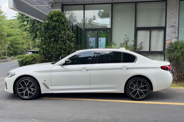 Used BMW 5 Series 2022 Second Facelift 530Li Luxury Version M Sport Package Exterior 3