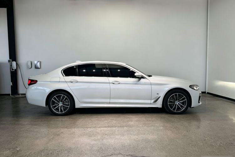 Used BMW 5 Series 2022 Restyled 525Li M Sport Package Exterior 3