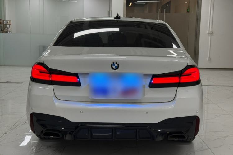 Used BMW 5 Series 2022 Second Facelift 530Li Luxury Version M Sport Package Exterior 3