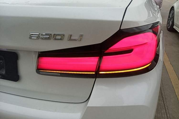 Used BMW 5 Series 2022 Second Facelift 530Li Leading Edition M Sport Package Exterior 3
