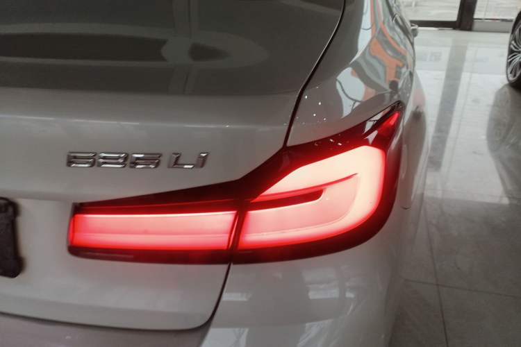 Used BMW 5 Series 2022 Restyled 525Li Luxury Package Exterior 3