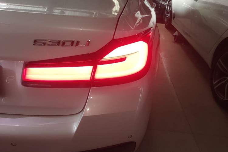 Used BMW 5 Series 2022 Restyled 530Li Leading Edition M Sport Package Exterior 3