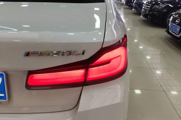 Used BMW 5 Series 2022 Second Facelift 525Li M Sport Package Exterior 3