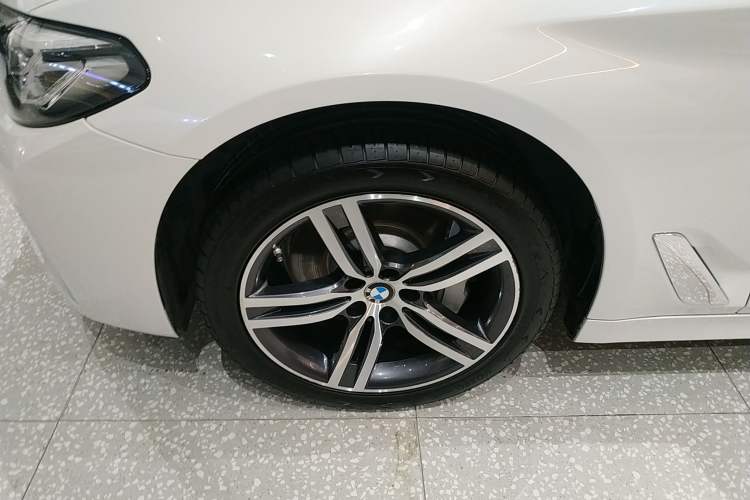 Used BMW 5 Series 2022 Updated 530Li xDrive Luxury Package Exterior 4