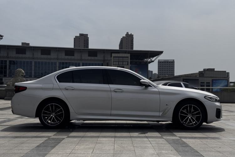Used BMW 5 Series 2022 Restyled 525Li M Sport Package Exterior 4